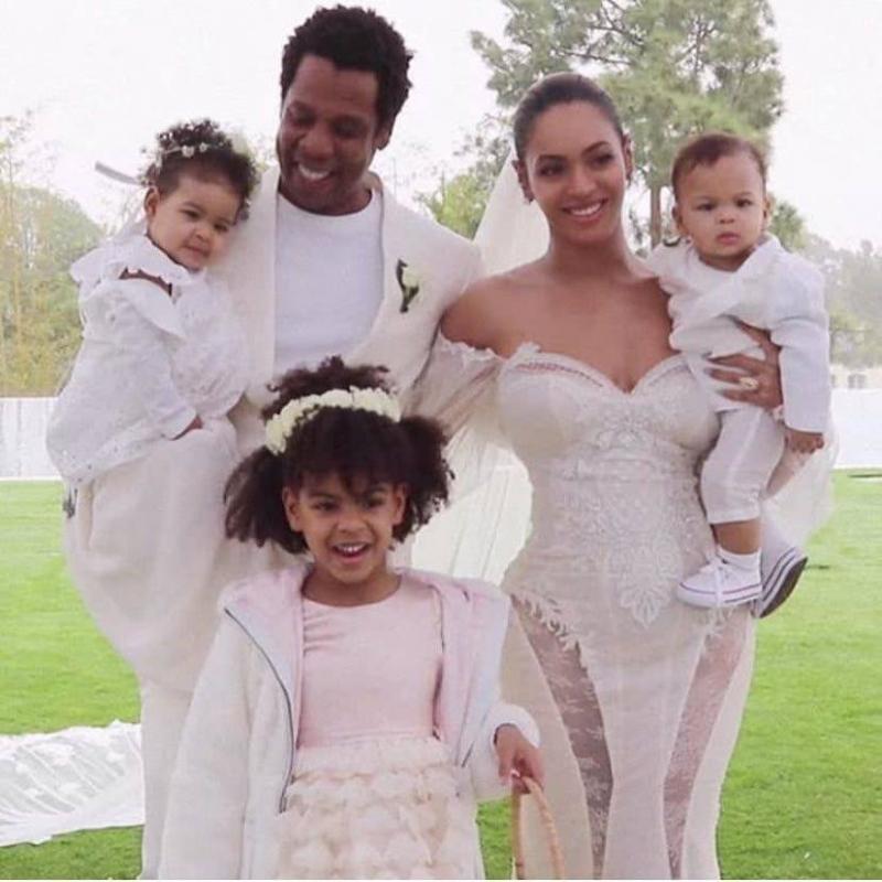 See Jay-Z And Beyonce Whole Insane Family Picture
