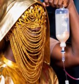 TGMA27: Okyeame Kwame wages war on galamsey through symbolic red carpet outfit